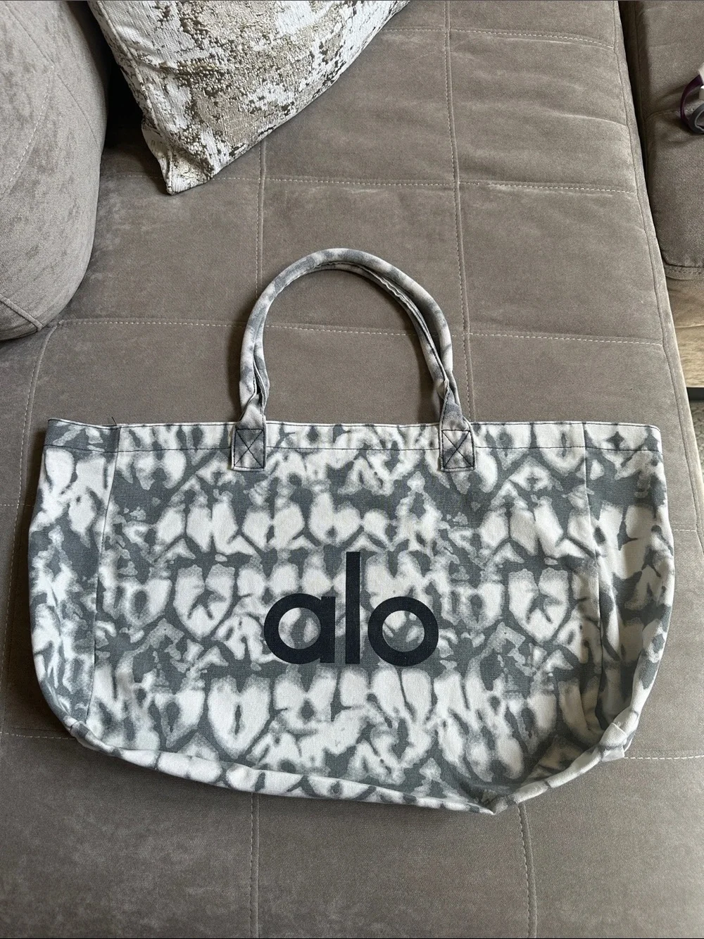 ALO Yoga Gray & White Tie-Dye Canvas Tote with Logo